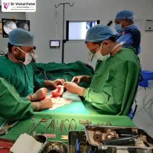 Dr. Vishal Patel With Other Plastic Surgeons in Mumbai in a surgery